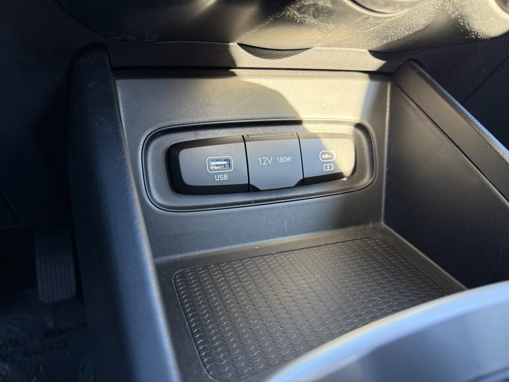 Used 2025 Hyundai Venue SEL image 19