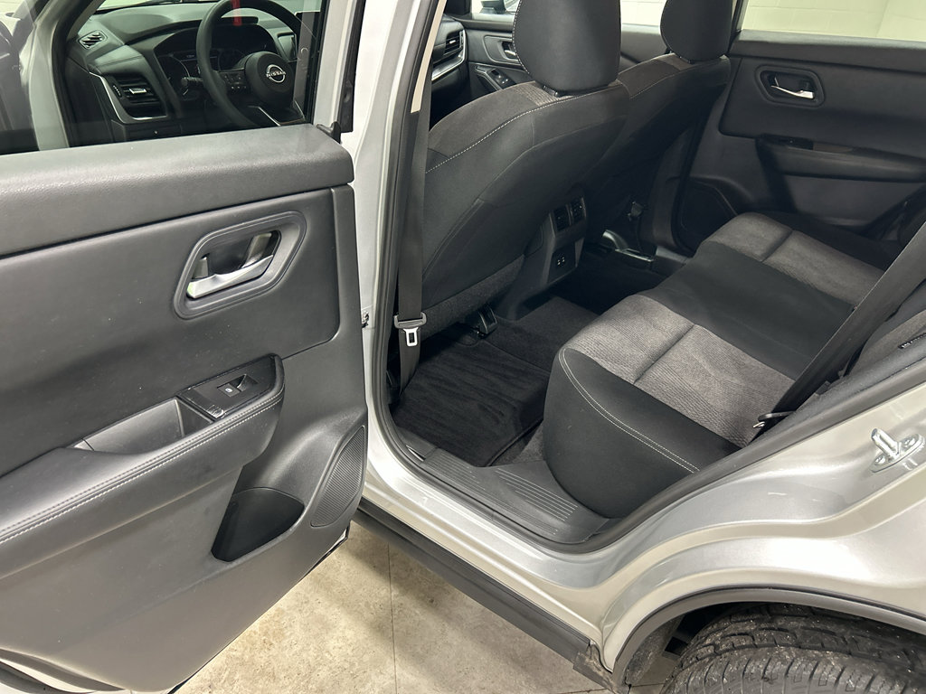 Used 2024 Nissan Rogue S FWD image 23