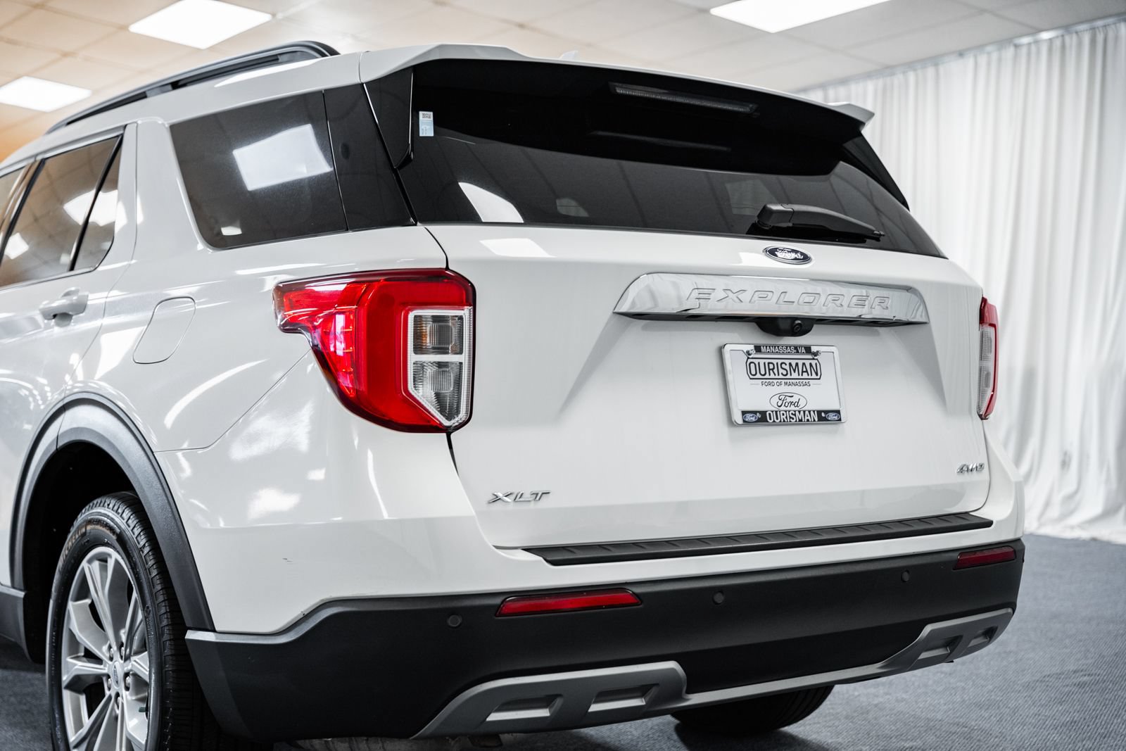 Certified 2023 Ford Explorer XLT w/ Equipment Group 202A AWD/4WD image 5