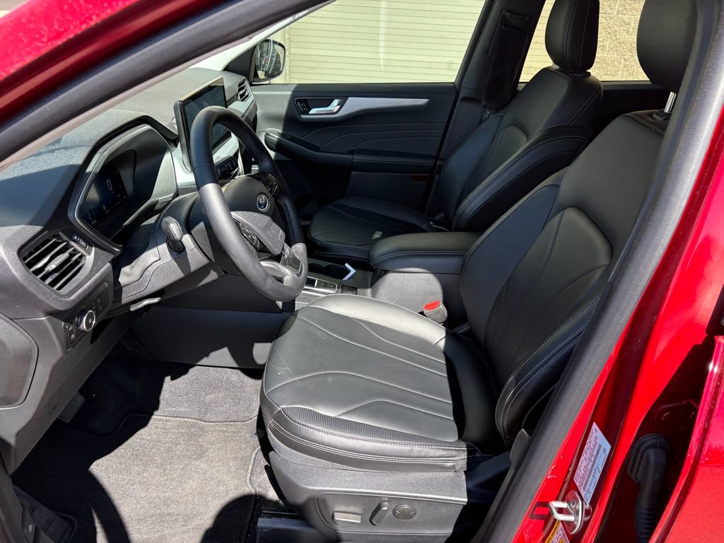 Certified 2026 Ford Escape Platinum w/ Premium Technology Package AWD/4WD image 18