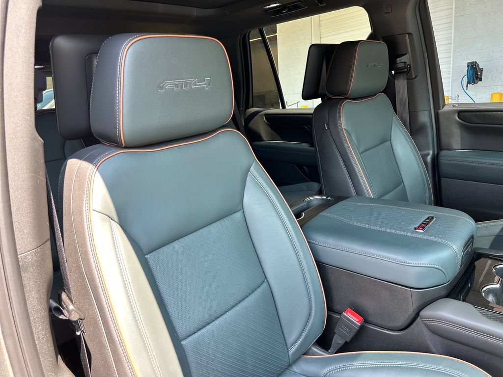 Used 2025 GMC Yukon AT4 w/ AT4 Premium Plus Package AWD/4WD image 15