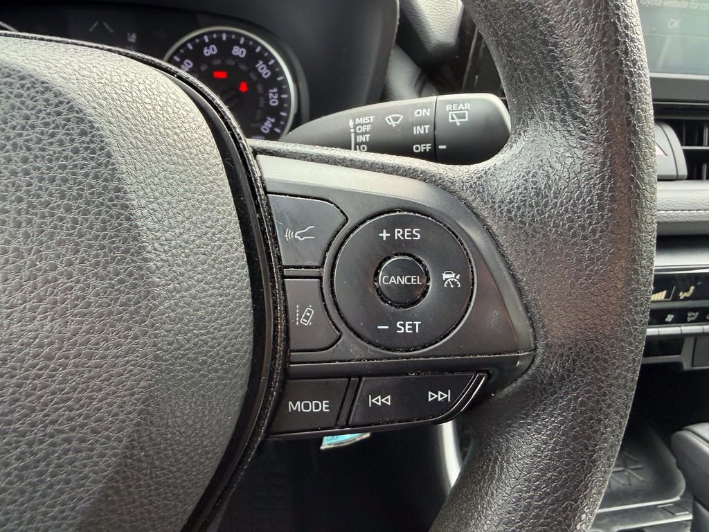 Used 2021 Toyota RAV4 LE image 26