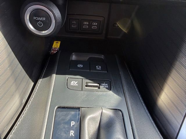 Used 2024 Toyota Venza XLE image 27