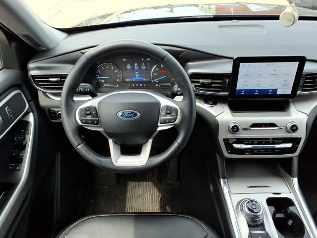 Certified 2024 Ford Explorer XLT w/ Equipment Group 202A AWD/4WD image 4