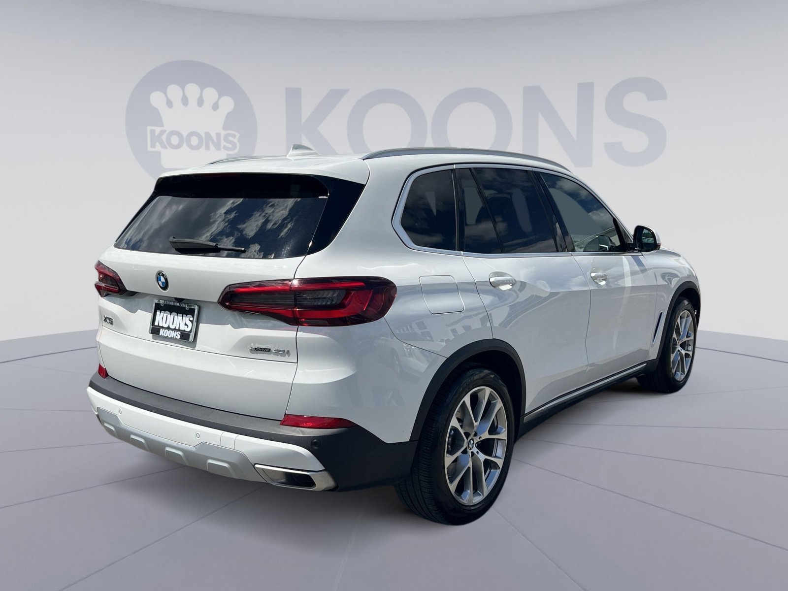 Used 2023 BMW X5 xDrive40i w/ Parking Assistance Package AWD/4WD image 9