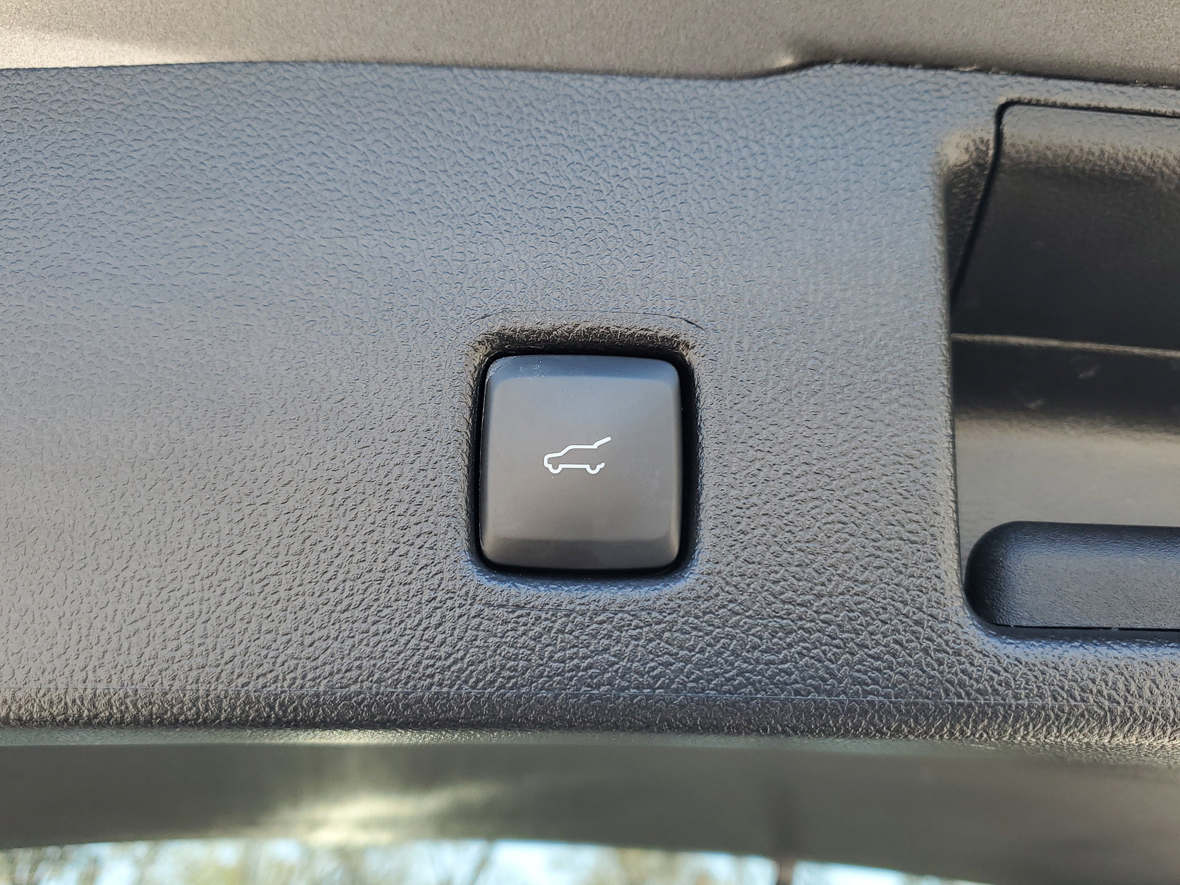 Certified 2025 Ford Escape Platinum w/ Premium Technology Package image 11