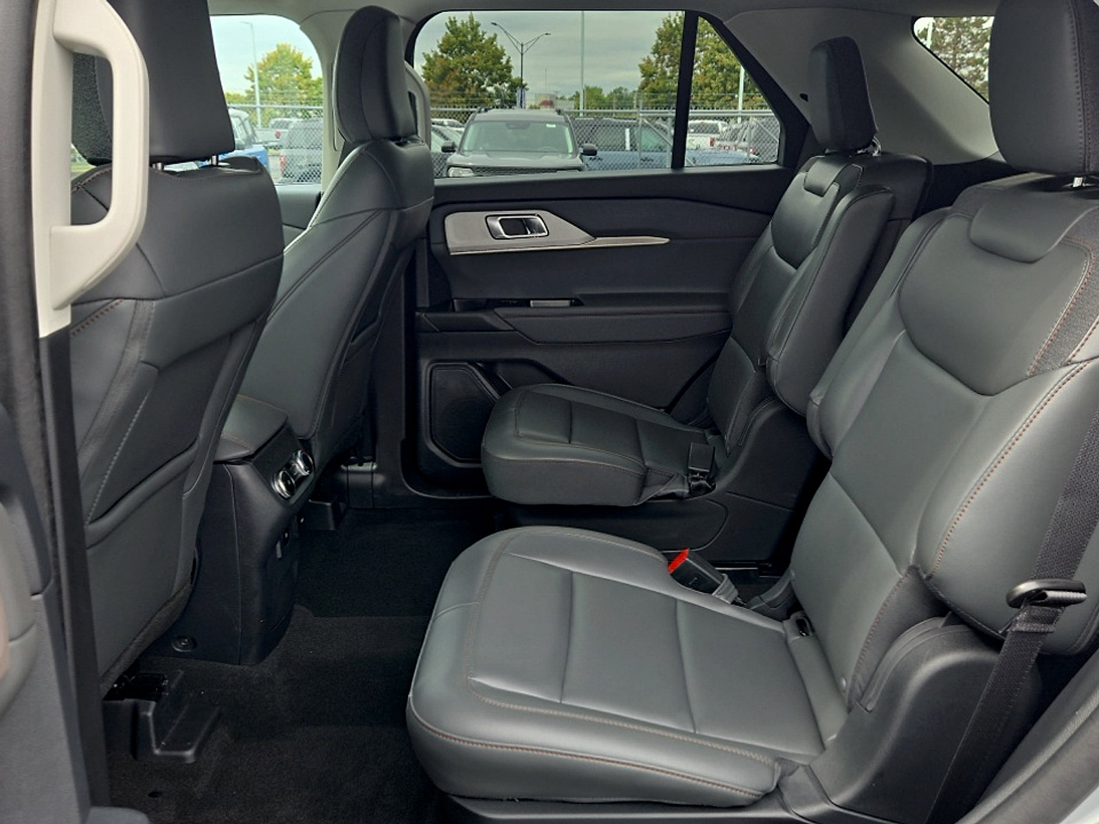 Certified 2025 Ford Explorer Active w/ Active Comfort Package AWD/4WD image 21
