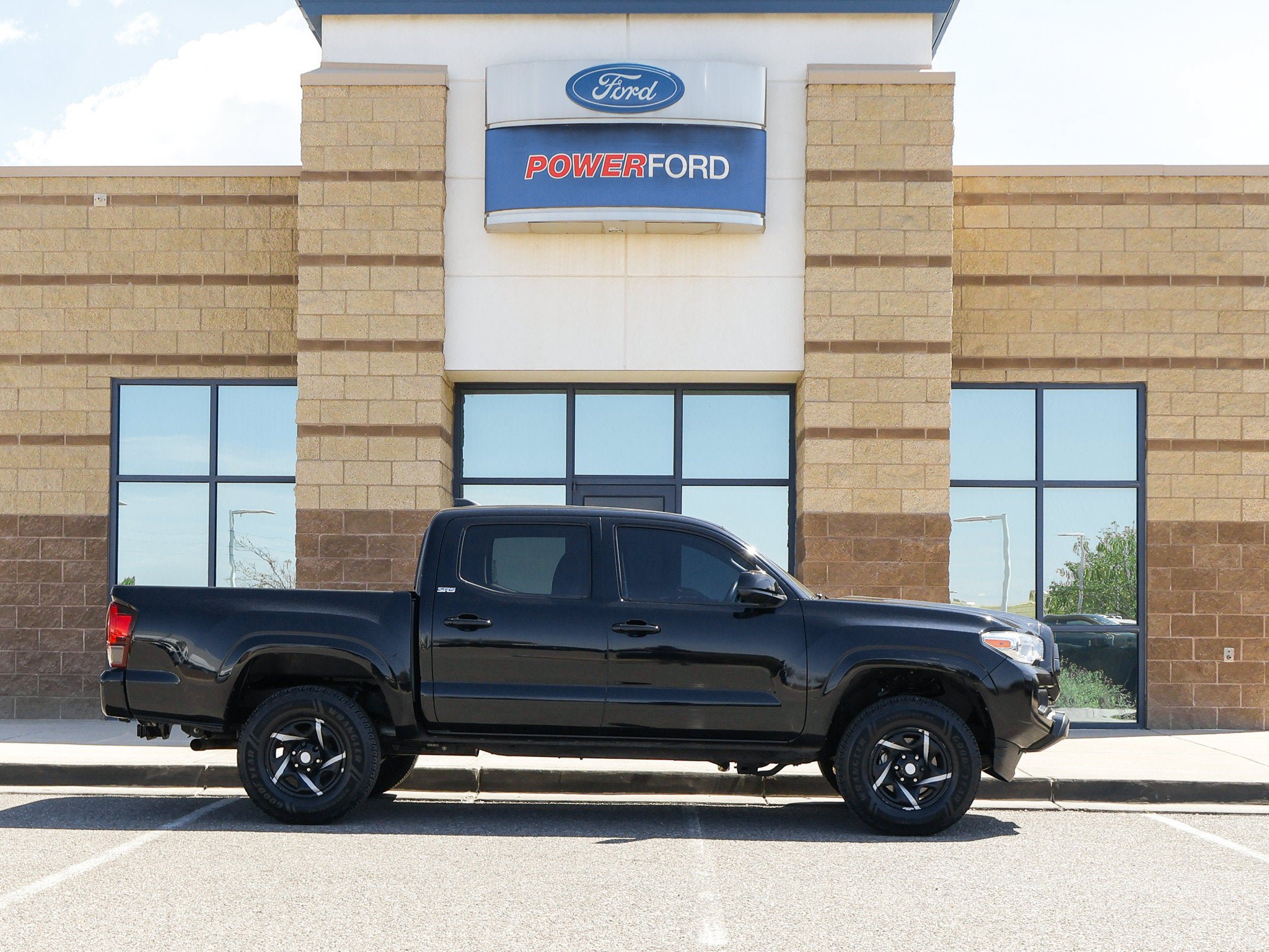 Used 2021 Toyota Tacoma SR AWD/4WD image 5