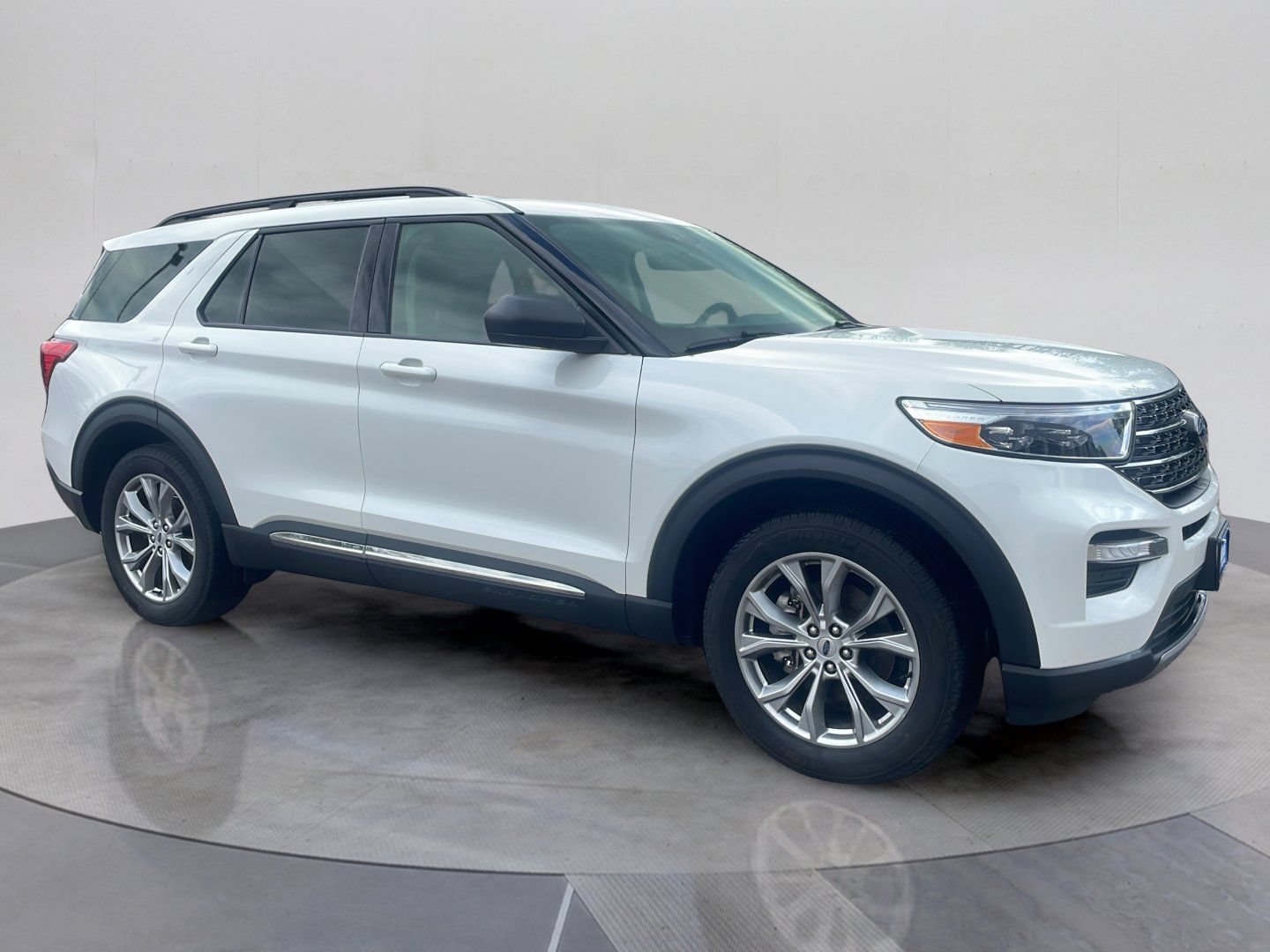 Certified 2023 Ford Explorer XLT w/ Equipment Group 202A AWD/4WD image 9
