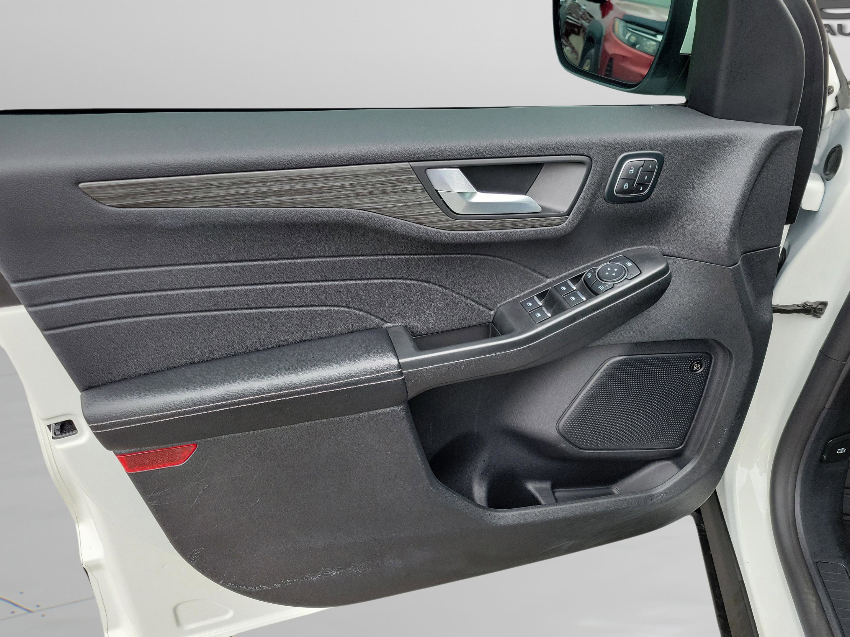 Certified 2024 Ford Escape SE w/ PHEV Premium Package image 24