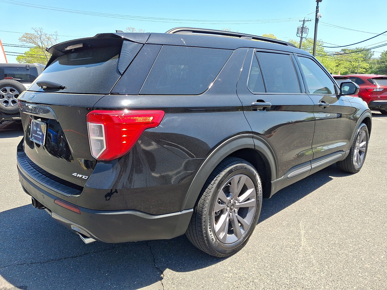 Certified 2022 Ford Explorer XLT w/ Equipment Group 202A AWD/4WD image 11