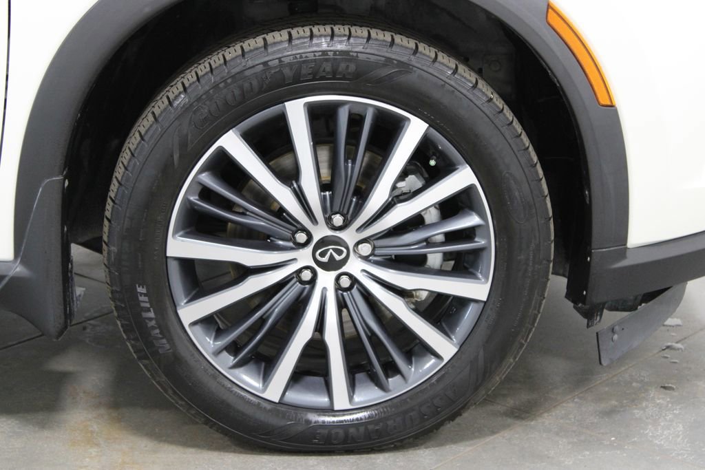 Used 2023 INFINITI QX60 Sensory w/ Cargo Package image 15