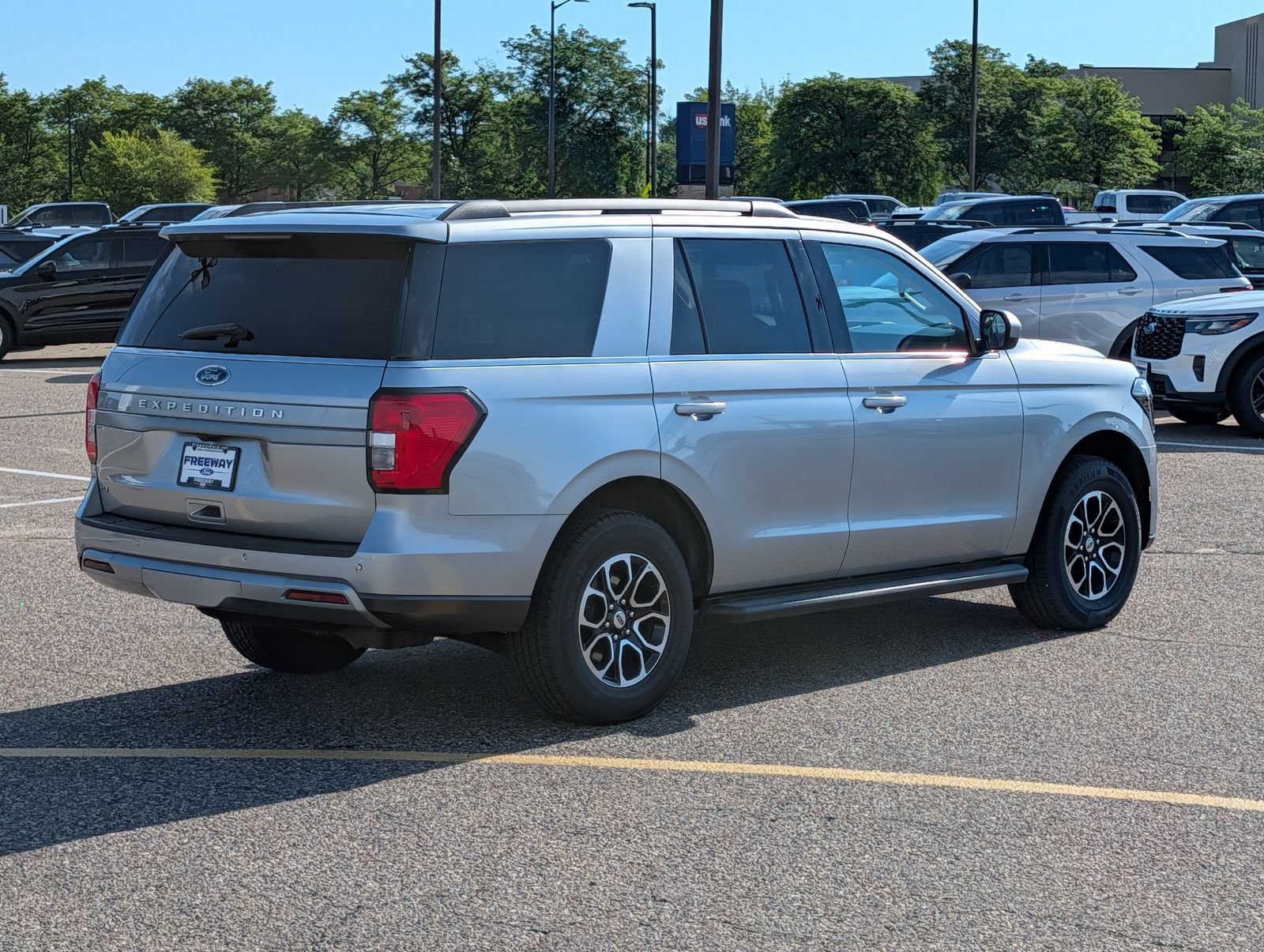 Certified 2024 Ford Expedition XLT AWD/4WD image 7