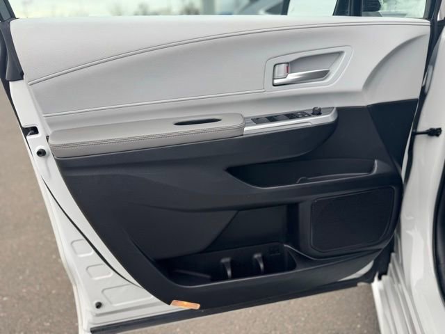 Used 2025 Toyota Sienna XLE image 13