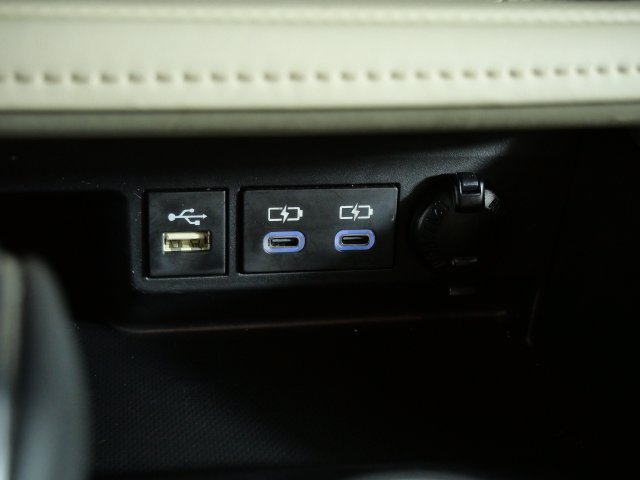 Used 2023 Toyota Highlander XLE AWD/4WD image 25