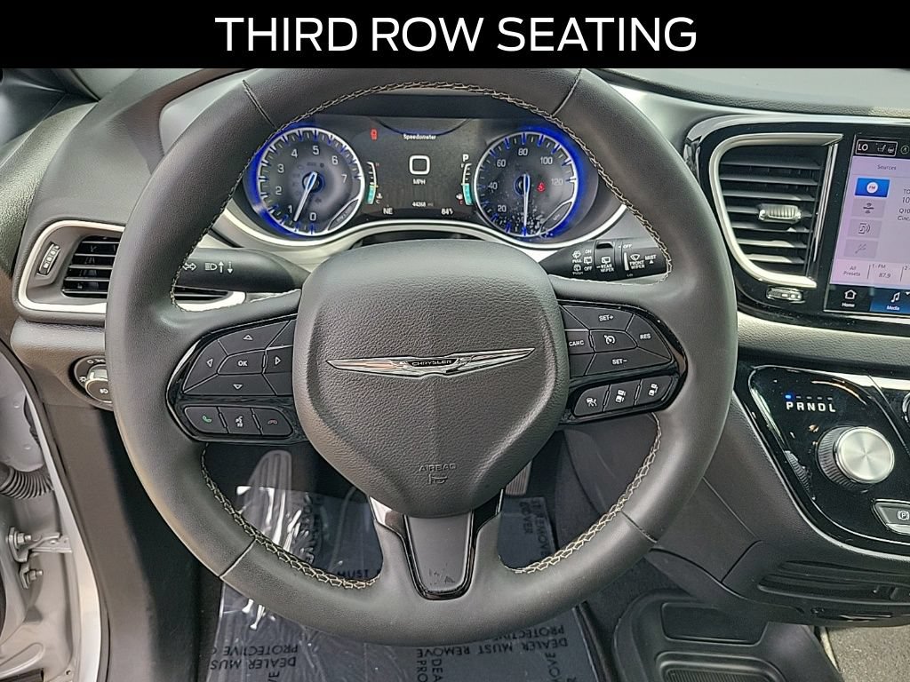 Used 2022 Chrysler Pacifica Touring-L w/ S Appearance Package FWD image 22
