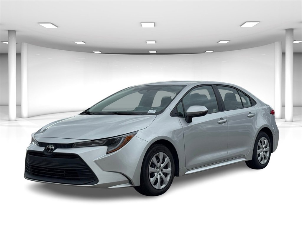 Used 2024 Toyota Corolla LE image 2
