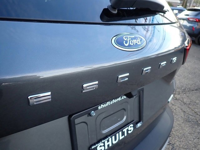 Certified 2025 Ford Escape Platinum w/ Premium Technology Package image 9