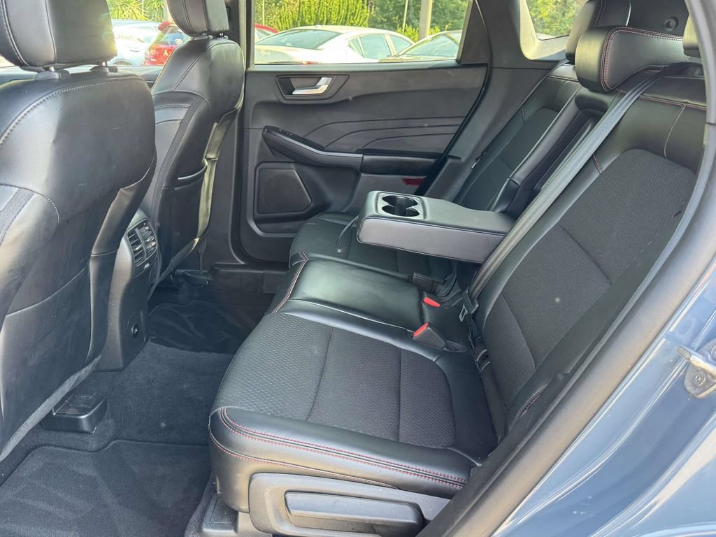 Certified 2025 Ford Escape ST-Line Select AWD/4WD image 18