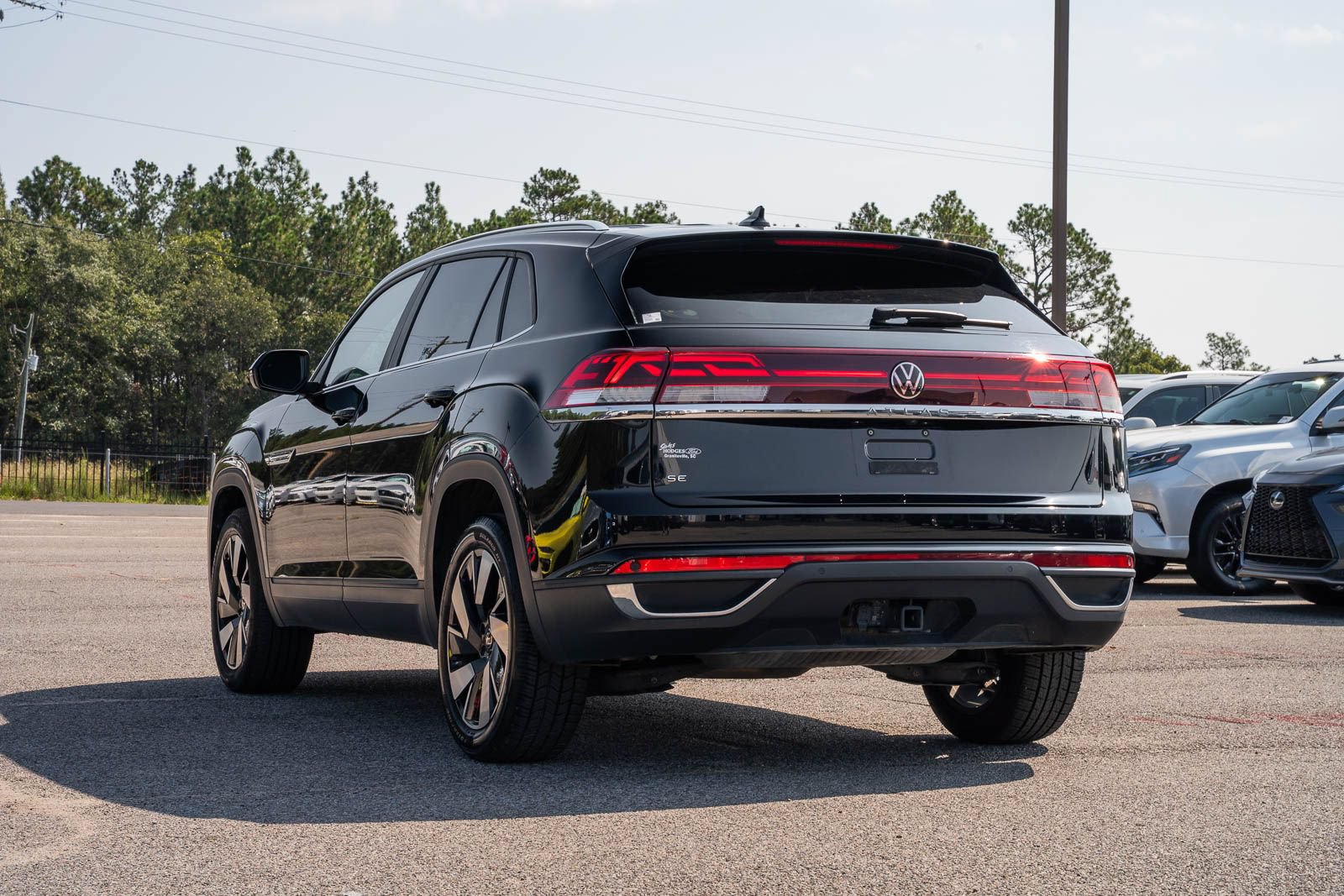 Used 2024 Volkswagen Atlas Cross Sport SE FWD image 6