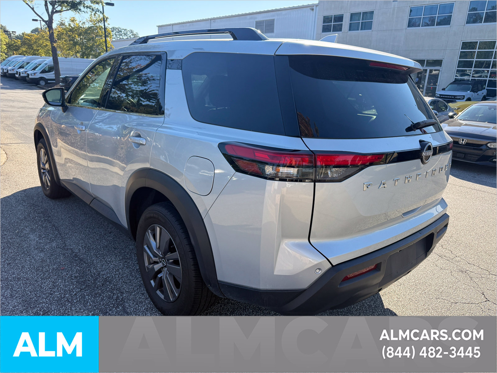 Used 2025 Nissan Pathfinder SV FWD image 11