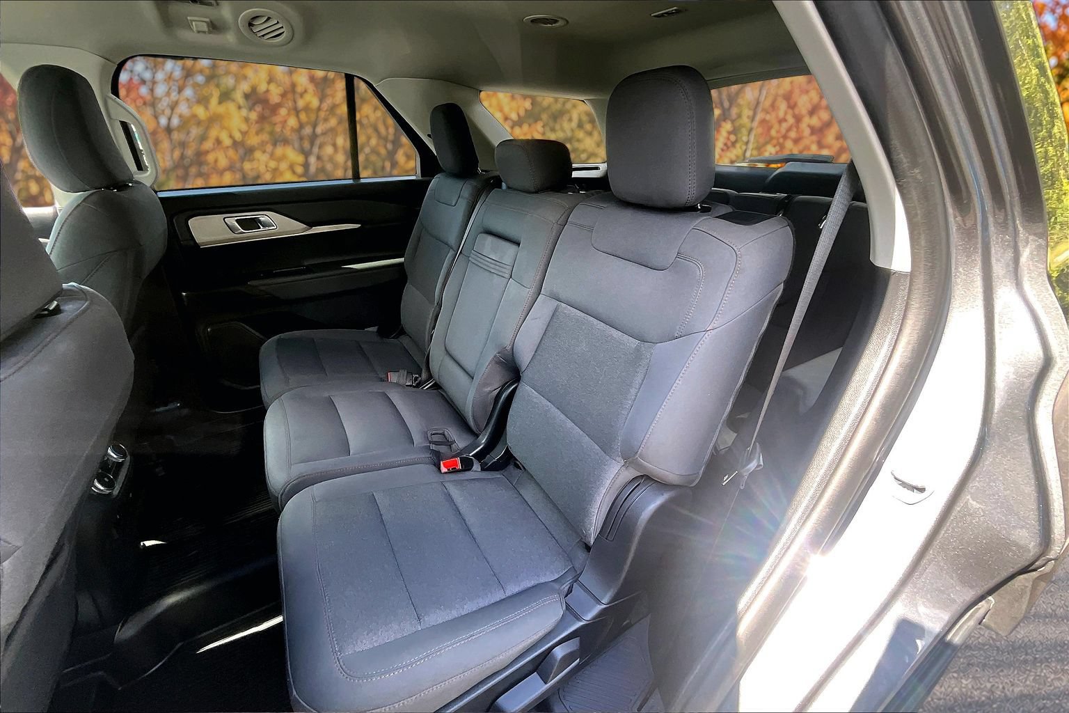 Certified 2025 Ford Explorer Active RWD image 29