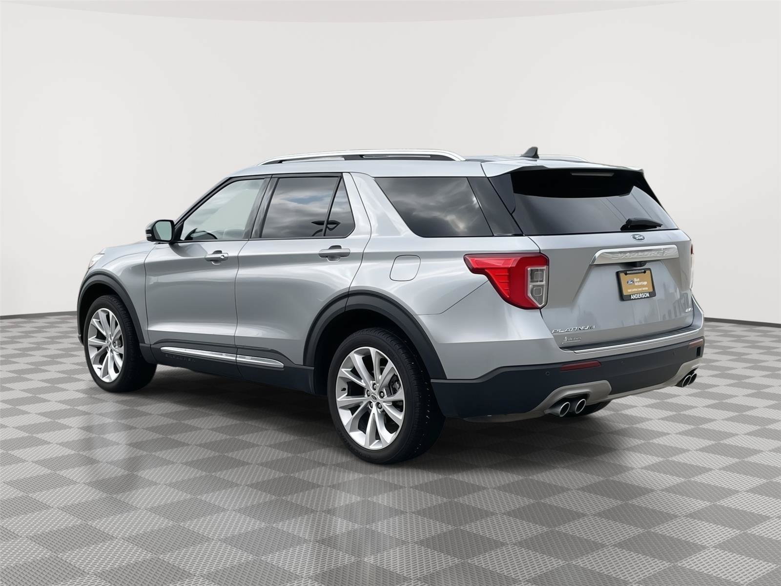Certified 2022 Ford Explorer Platinum w/ Equipment Group 601A AWD/4WD image 9