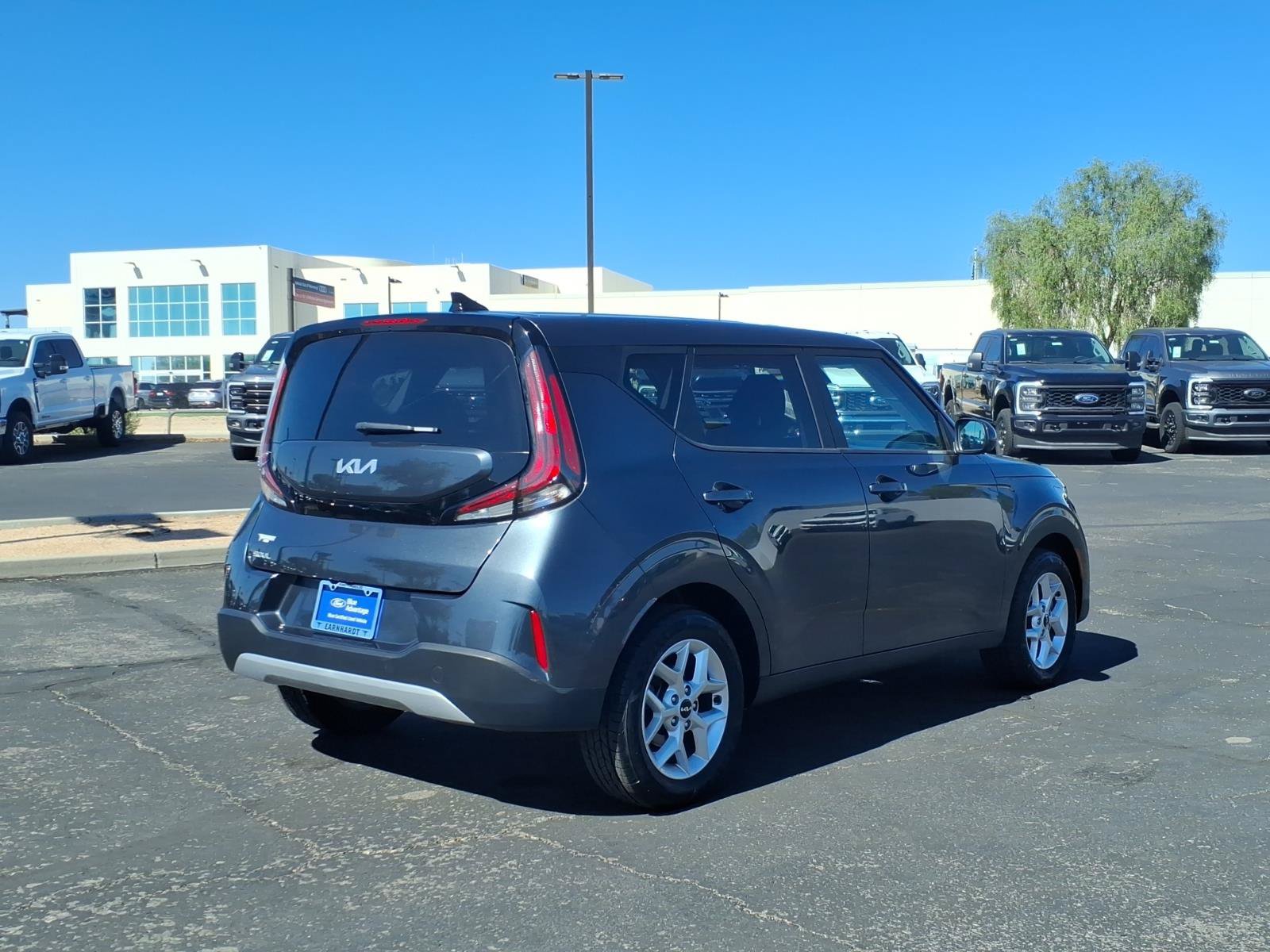 Used 2025 Kia Soul LX w/ LX Technology Package FWD image 6