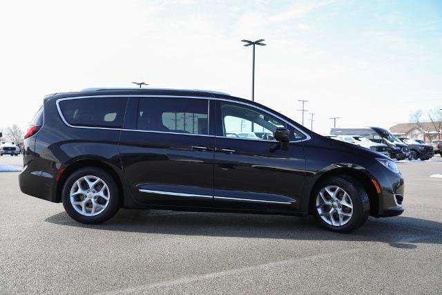 Used 2018 Chrysler Pacifica Touring-L Plus w/ Tire & Wheel Group image 2