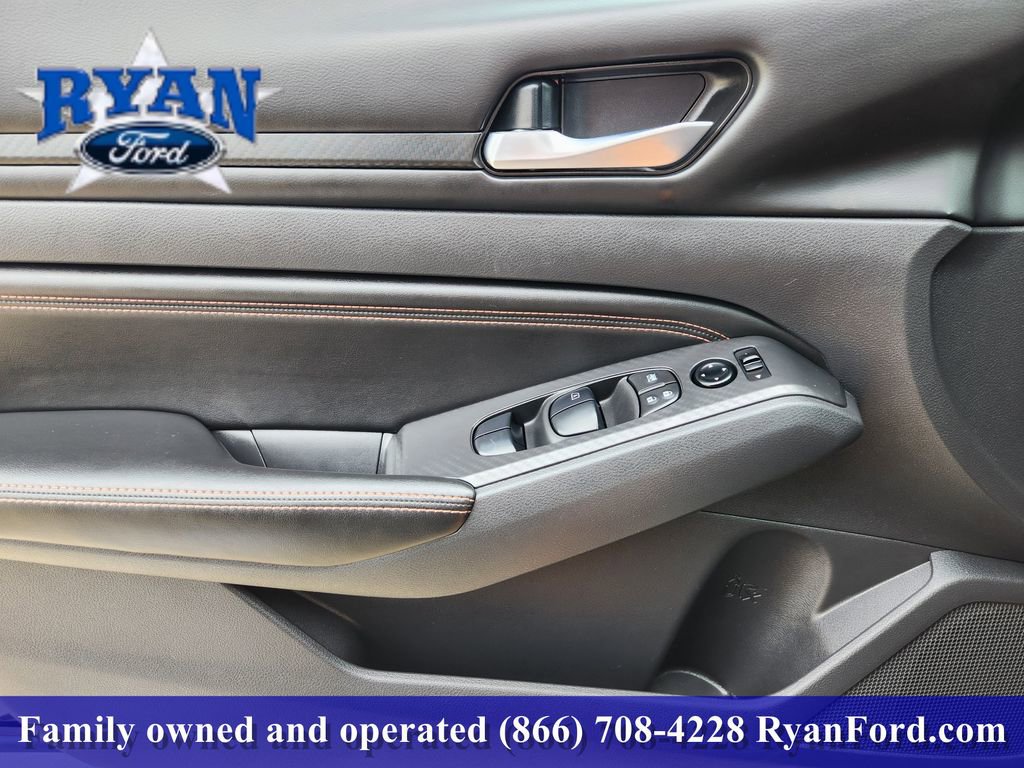 Used 2022 Nissan Altima 2.5 SR w/ Midnight Edition Package FWD image 16