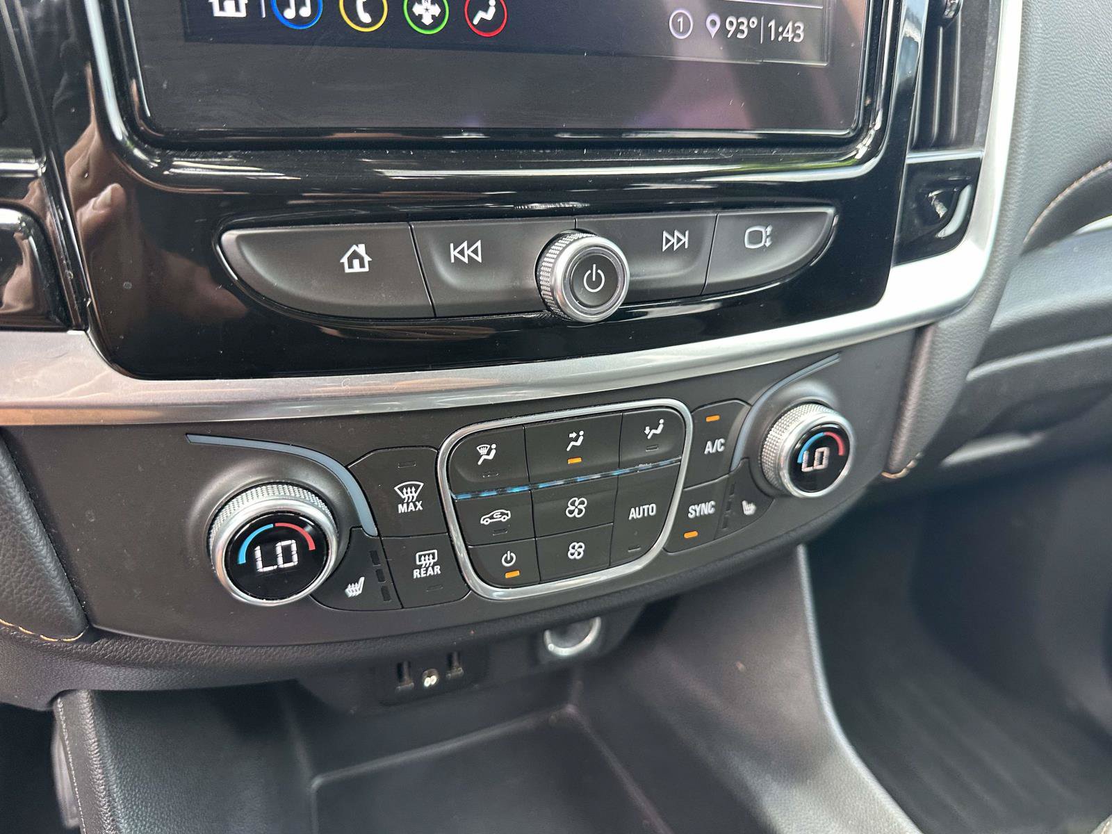 Used 2020 Chevrolet Traverse LT AWD/4WD image 24