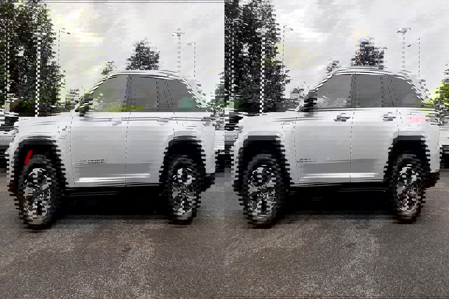 Used 2022 Jeep Grand Cherokee Limited 4xe image 5