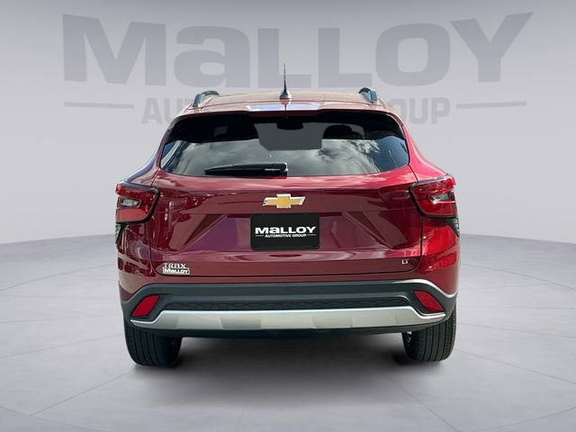 Used 2024 Chevrolet Trax LT w/ Driver Confidence Package FWD image 4