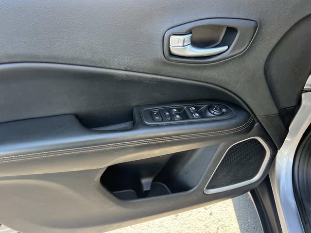 Used 2018 Jeep Compass Limited AWD/4WD image 15