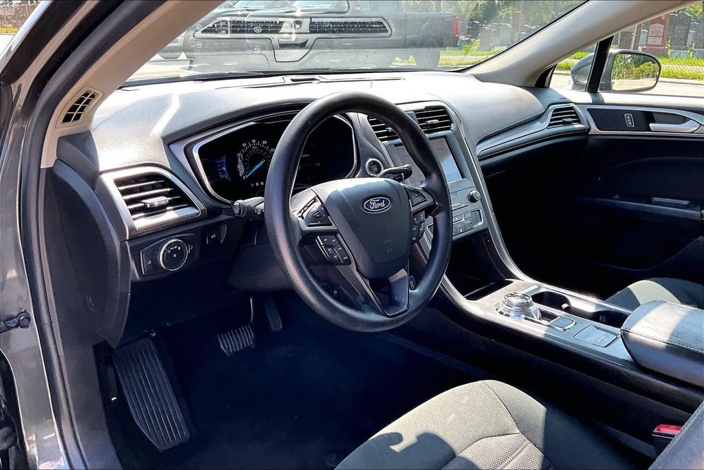 Certified 2020 Ford Fusion SE FWD image 13