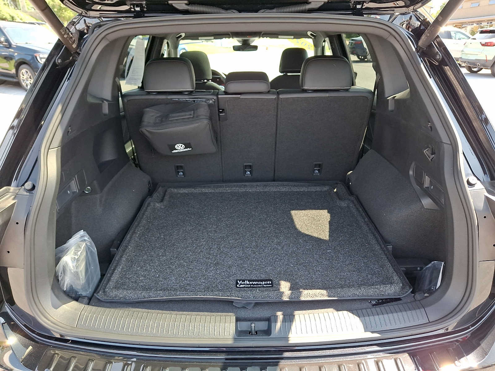 Used 2024 Volkswagen Tiguan SE R-Line AWD/4WD image 28