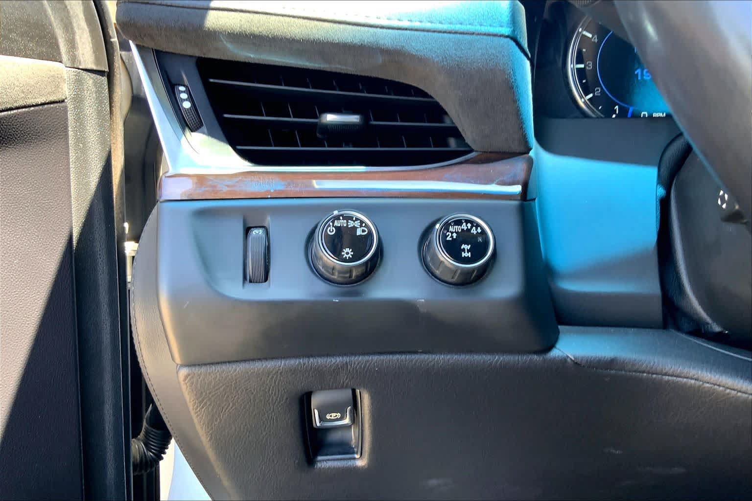 Used 2019 Cadillac Escalade Premium Luxury AWD/4WD image 35