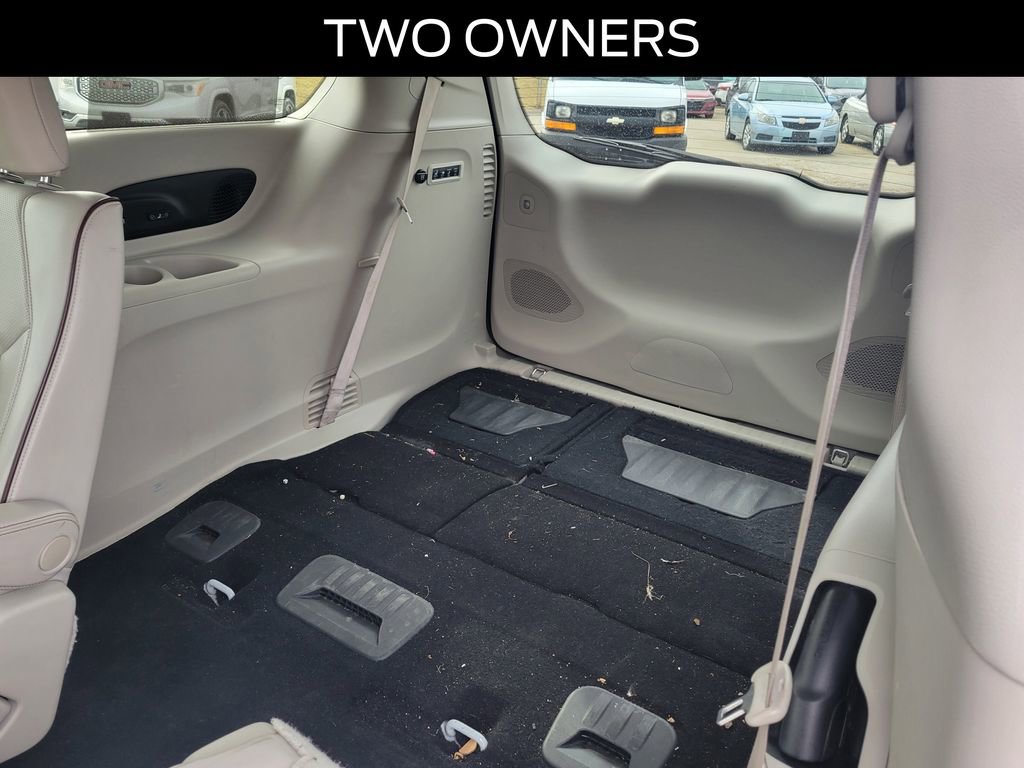 Used 2017 Chrysler Pacifica Limited image 10