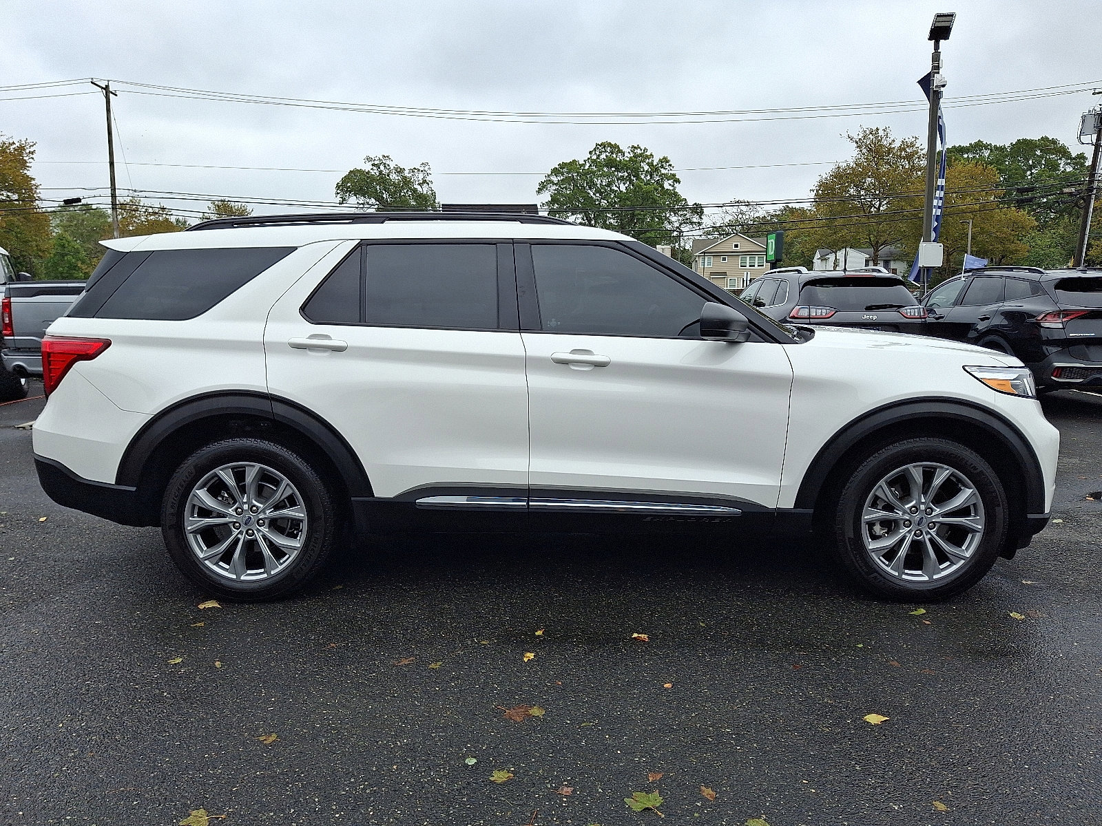 Certified 2023 Ford Explorer XLT w/ Equipment Group 202A image 3