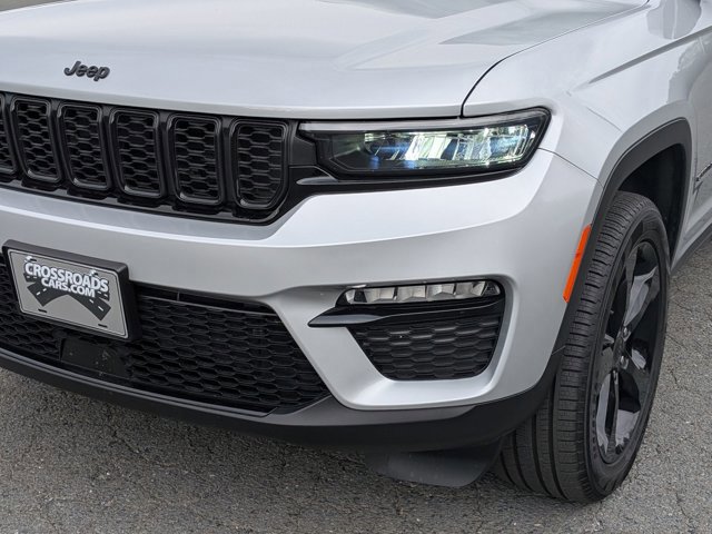 Used 2025 Jeep Grand Cherokee Limited w/ Black Appearance Package image 10