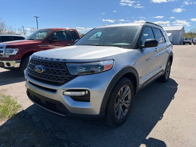 Certified 2023 Ford Explorer XLT w/ Equipment Group 202A AWD/4WD image 3