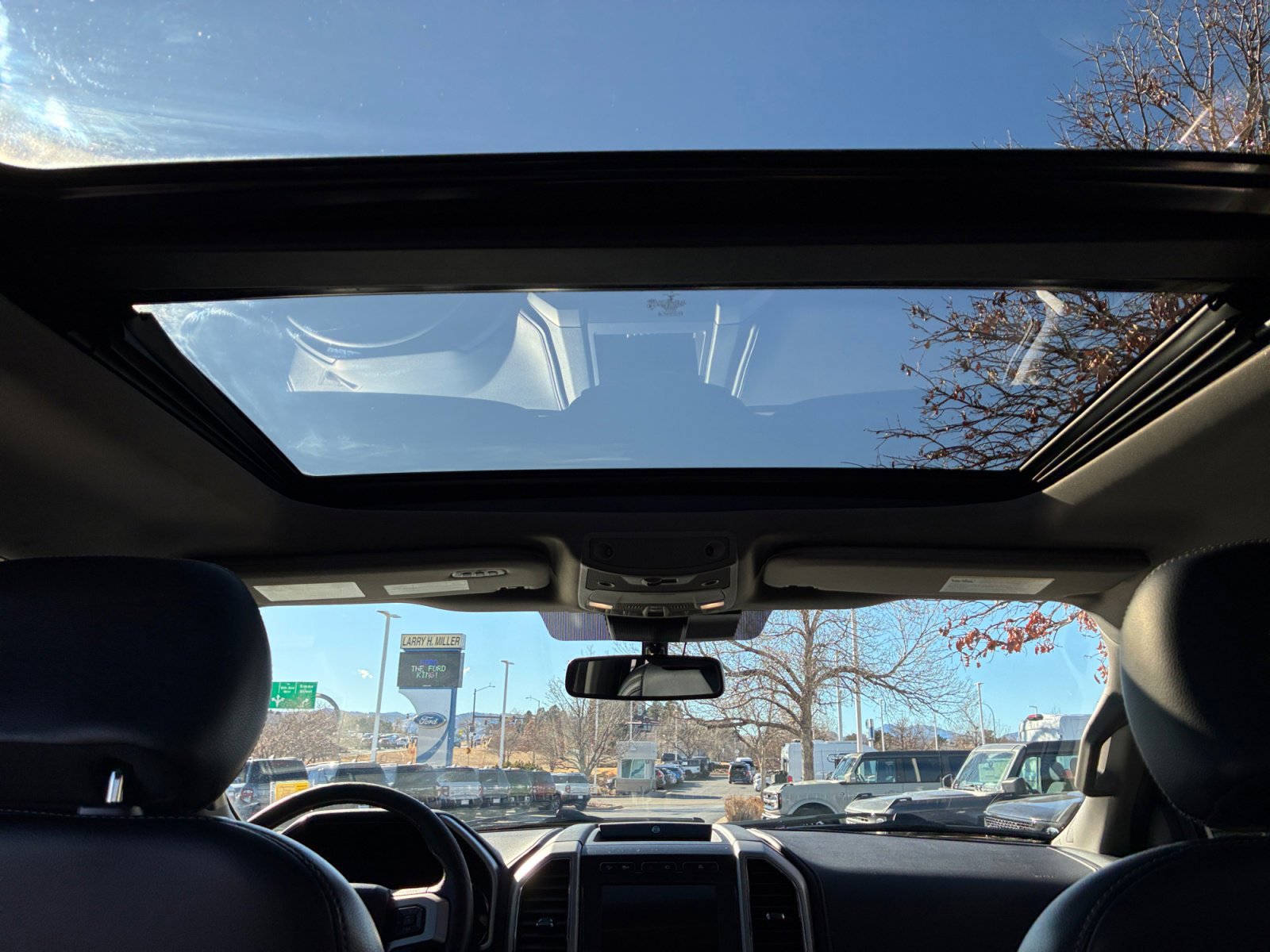 Certified 2019 Ford F150 Lariat w/ Equipment Group 502A Luxury image 33