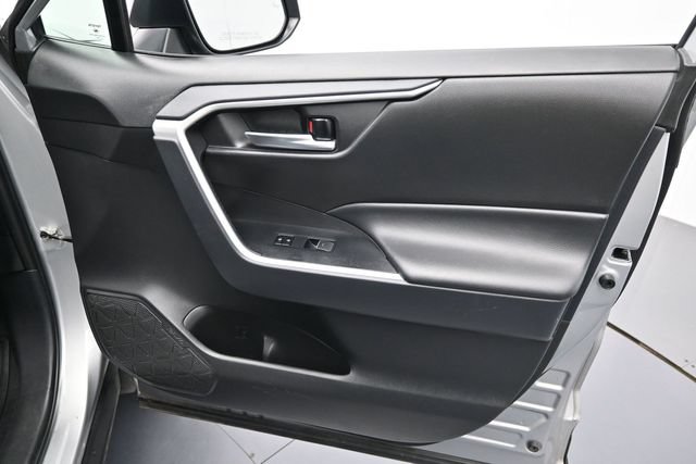 Used 2024 Toyota RAV4 XLE FWD image 31