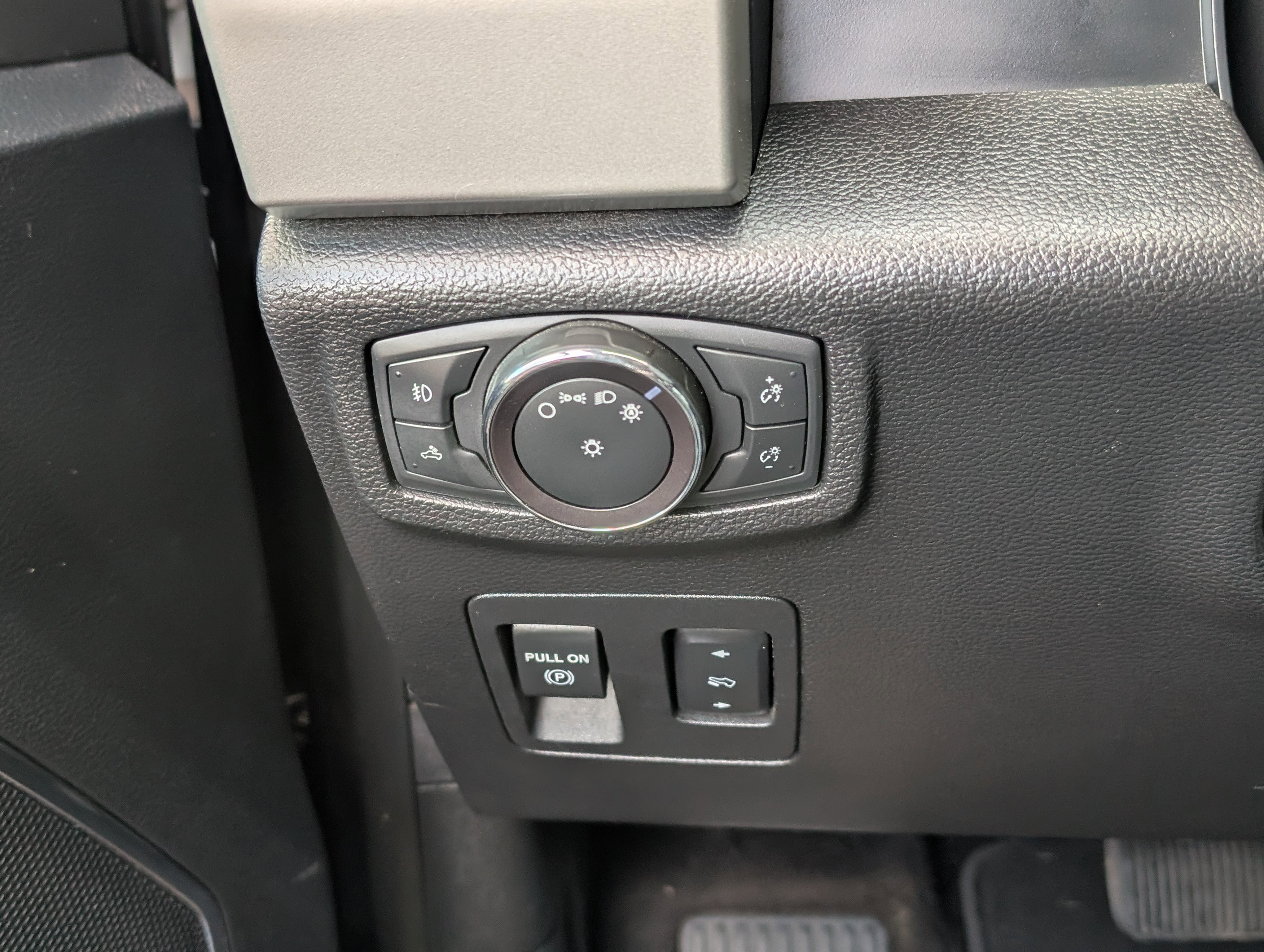 Certified 2018 Ford F150 Lariat image 18