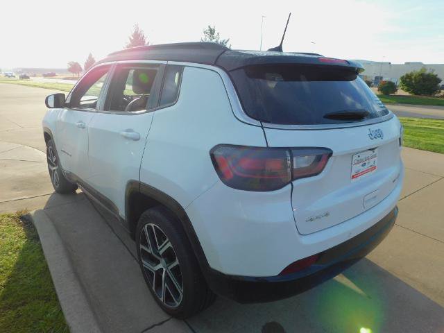 Used 2024 Jeep Compass Limited w/ Elite Group AWD/4WD image 14