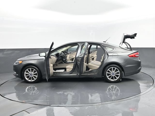 Certified 2017 Ford Fusion SE FWD image 32