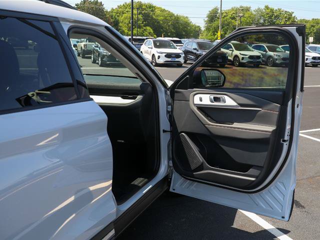Certified 2025 Ford Explorer Active w/ Active Comfort Package AWD/4WD image 35
