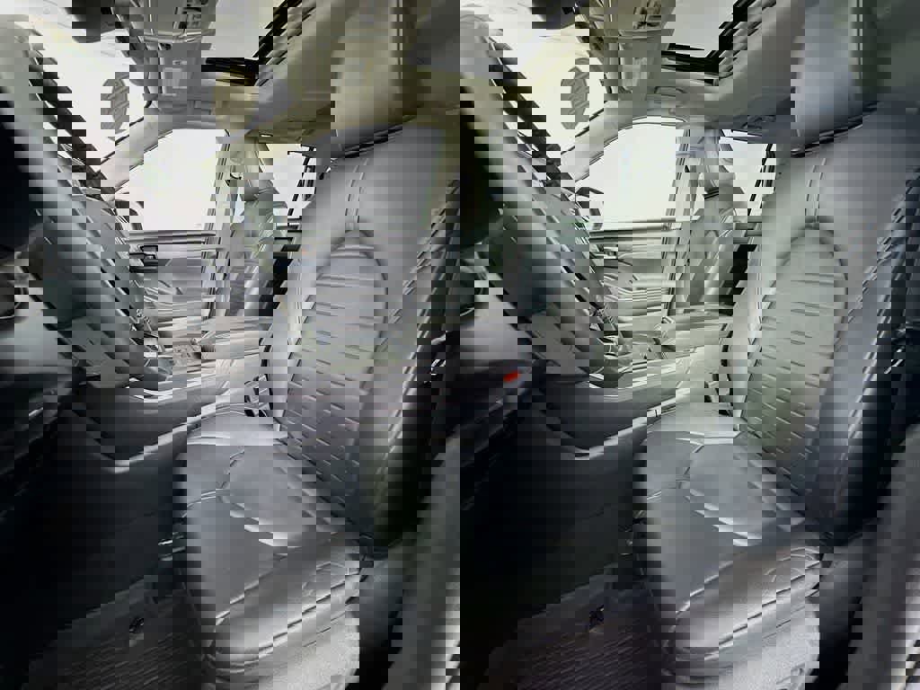 Used 2020 Toyota Highlander XLE image 12