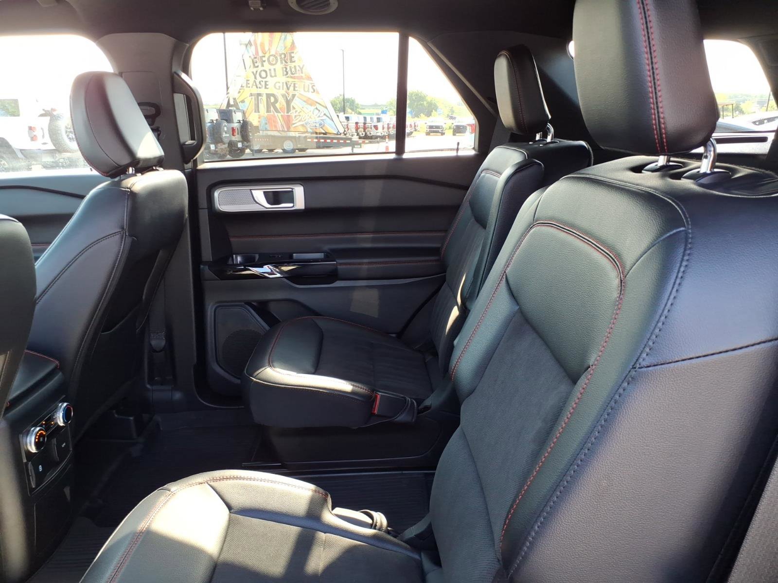 Certified 2024 Ford Explorer ST-Line w/ Class IV Trailer Tow Package AWD/4WD image 14