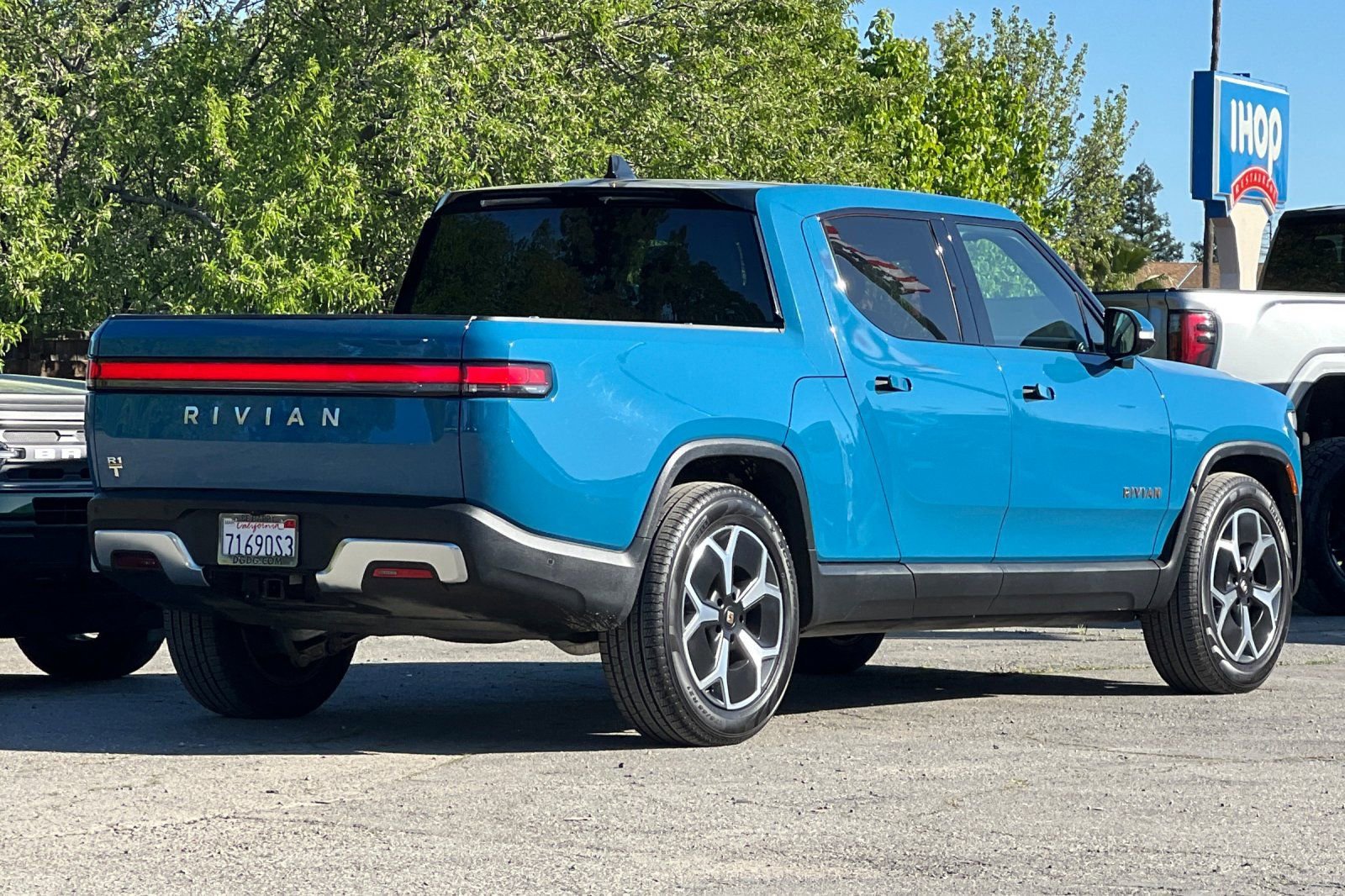Used 2023 Rivian R1T Adventure image 5